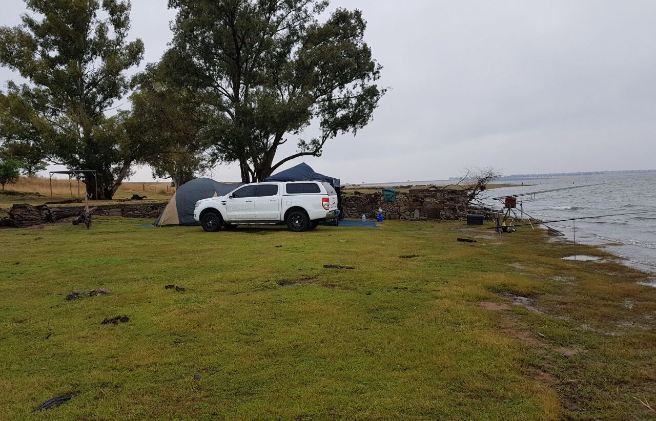Camping and chalets on the banks at Vaal Rawdah